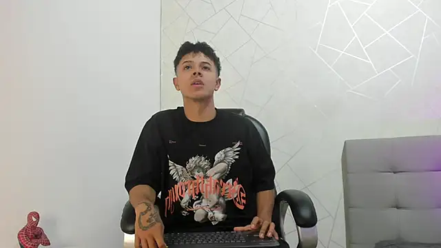 Snapshot of Alex_Colton7 chatting on 11/08/25, 03:18 Alex Colton7 online show from 11/08/25, 03:18