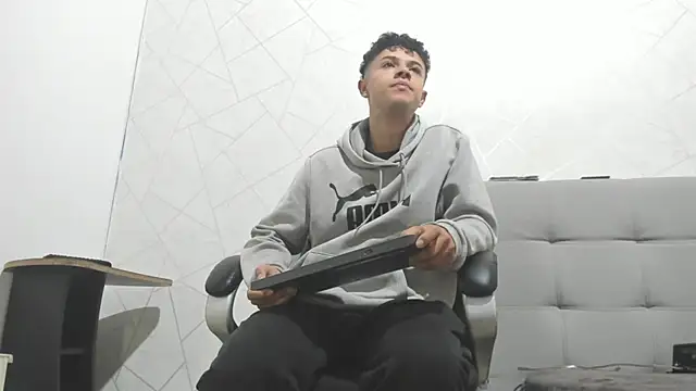 Snapshot of Alex_Colton7 chatting on 11/14/25, 03:38 Alex Colton7 online show from 11/14/25, 03:38