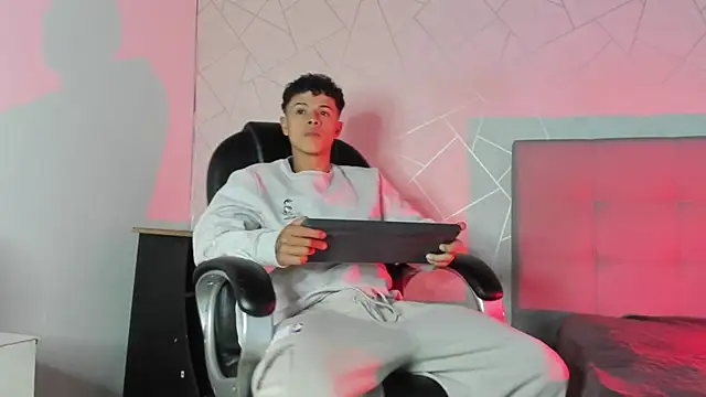 Snapshot of Alex_Colton7 chatting on 11/30/25, 03:54 Alex Colton7 online show from 11/30/25, 03:54