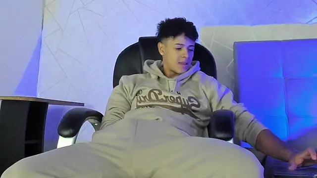 Snapshot of Alex_Colton7 chatting on 12/02/25, 05:02 Alex Colton7 online show from 12/02/25, 05:02