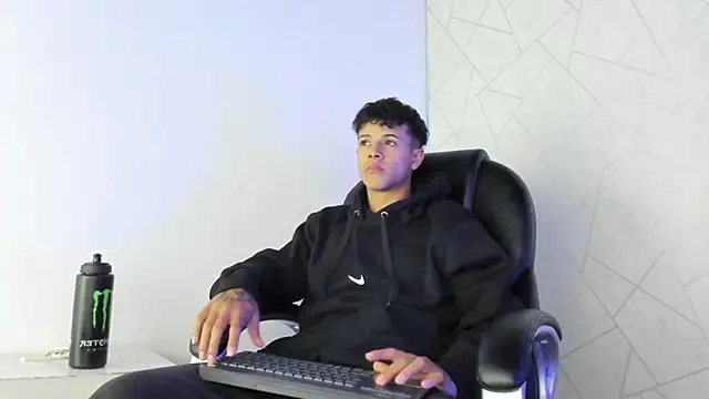 Snapshot of Alex_Colton7 chatting on 12/03/25, 03:36 Alex Colton7 online show from 12/03/25, 03:36