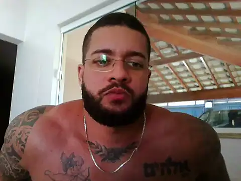 Snapshot of Mitt1993b chatting on 10/02/25, 01:18 Mitt1993b online show from 10/02/25, 01:18