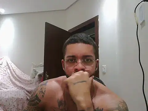 Snapshot of Mitt1993b chatting on 10/30/25, 05:35 Mitt1993b online show from 10/30/25, 05:35