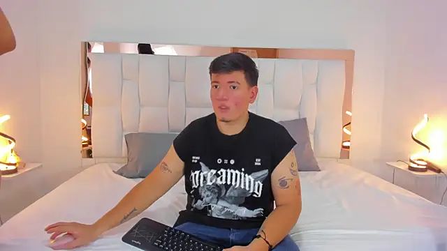 Snapshot of ZoeandEthan chatting on 09/16/25, 06:20 ZoeandEthan online show from 09/16/25, 06:20