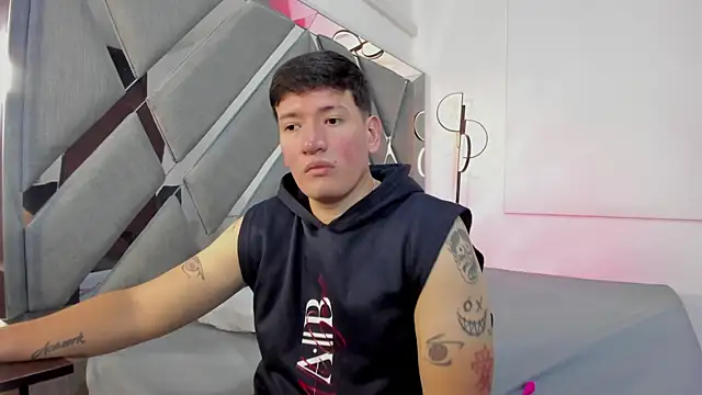 Snapshot of ZoeandEthan chatting on 10/11/25, 06:39 ZoeandEthan online show from 10/11/25, 06:39