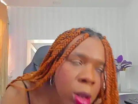 LicyEvans1 online show from 10/28/25, 01:47