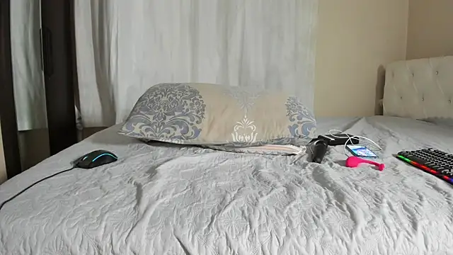 twinwoke12 online show from 06/17/26, 07:59