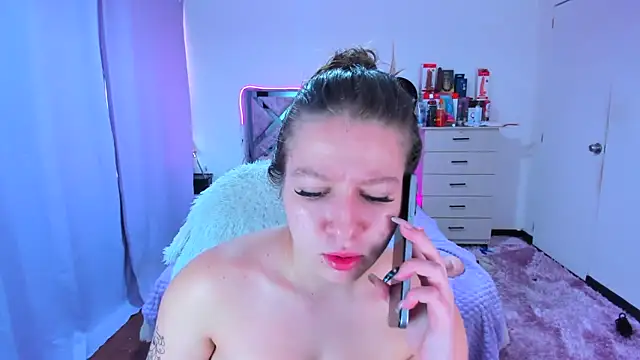 Snapshot of Luna_Analya chatting on 11/04/25, 04:06 Luna Analya online show from 11/04/25, 04:06