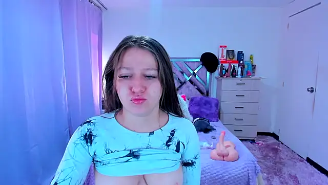 Snapshot of Luna_Analya chatting on 11/08/25, 01:22 Luna Analya online show from 11/08/25, 01:22