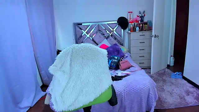 Snapshot of Luna_Analya chatting on 11/17/25, 12:00 Luna Analya online show from 11/17/25, 12:00