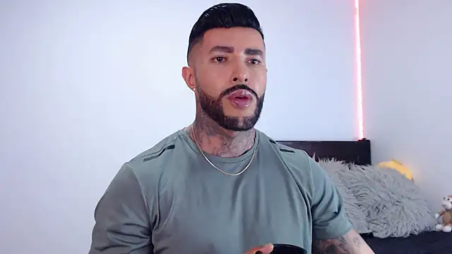 andrea de lucaa online show from 10/07/25, 03:47