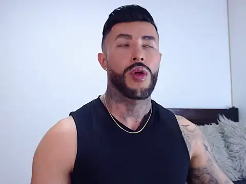 andrea de lucaa online show from 10/08/25, 04:21