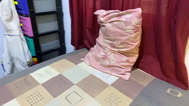 Snapshot of rand1101 chatting on 11/22/25, 11:48 rand1101 online show from 11/22/25, 11:48