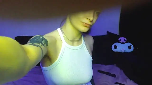 Snapshot of __Leyla__ chatting on 09/17/25, 07:04 Leyla online show from 09/17/25, 07:04