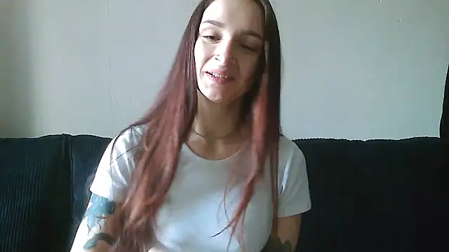 Snapshot of __Leyla__ chatting on 10/13/25, 09:31 Leyla online show from 10/13/25, 09:31