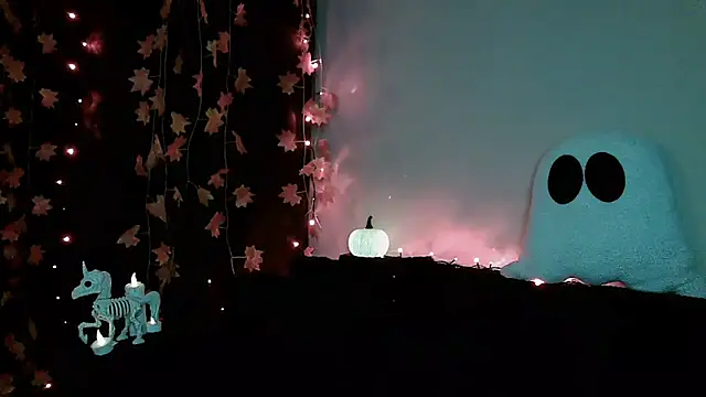 Snapshot of __Leyla__ chatting on 10/20/25, 07:03 Leyla online show from 10/20/25, 07:03