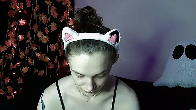 Snapshot of __Leyla__ chatting on 10/27/25, 10:14 Leyla online show from 10/27/25, 10:14