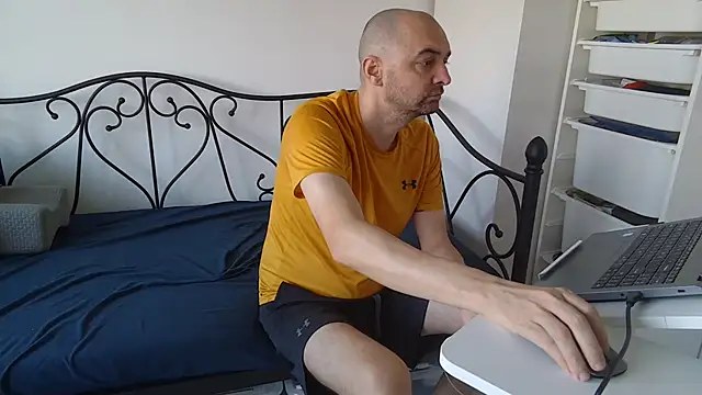 Handsomernguy online show from 10/01/25, 07:03