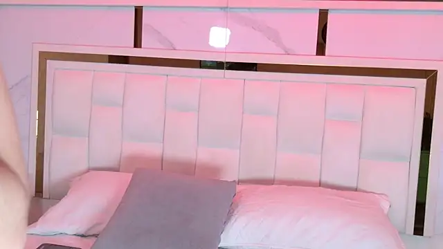 scarlett sm online show from 09/19/25, 08:20