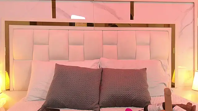 scarlett sm online show from 10/04/25, 07:23