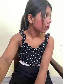 Snapshot of sexy_body-00 chatting on 10/12/25, 05:06 sexy body-00 online show from 10/12/25, 05:06