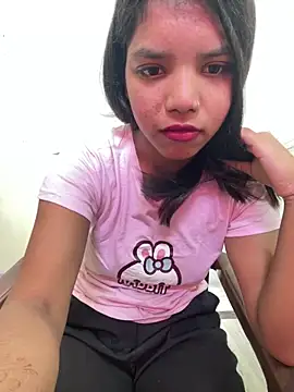 Snapshot of sexy_body-00 chatting on 10/14/25, 04:24 sexy body-00 online show from 10/14/25, 04:24