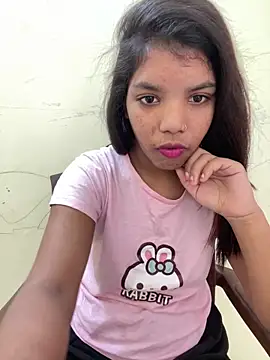 Snapshot of sexy_body-00 chatting on 10/19/25, 04:13 sexy body-00 online show from 10/19/25, 04:13