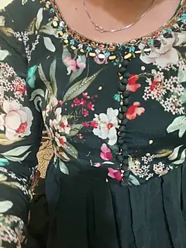 Snapshot of sexy_body-00 chatting on 11/15/25, 08:44 sexy body-00 online show from 11/15/25, 08:44