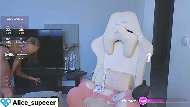 Snapshot of Alice_super_ chatting on 10/16/25, 06:14 Alice super online show from 10/16/25, 06:14