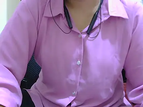 Snapshot of fairy_queen07 chatting on 10/18/25, 03:02 fairy queen07 online show from 10/18/25, 03:02