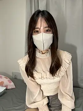 Snapshot of riri__nyan_o0 chatting on 10/15/25, 05:07 riri  nyan o0 online show from 10/15/25, 05:07