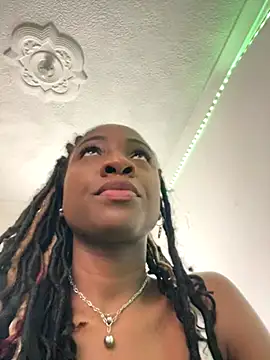 Snapshot of Astergray21 chatting on 11/10/25, 01:10 Astergray21 online show from 11/10/25, 01:10