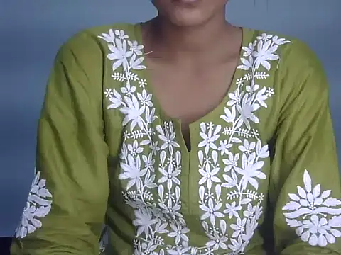 Snapshot of Nura7 chatting on 10/28/25, 12:09 Nura7 online show from 10/28/25, 12:09