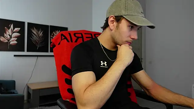 Snapshot of Ethan_Fyre chatting on 09/25/25, 01:37 Ethan Fyre online show from 09/25/25, 01:37