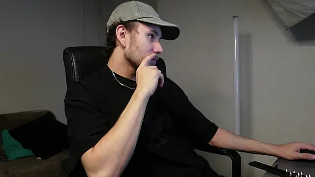 Snapshot of Ethan_Fyre chatting on 10/29/25, 09:49 Ethan Fyre online show from 10/29/25, 09:49