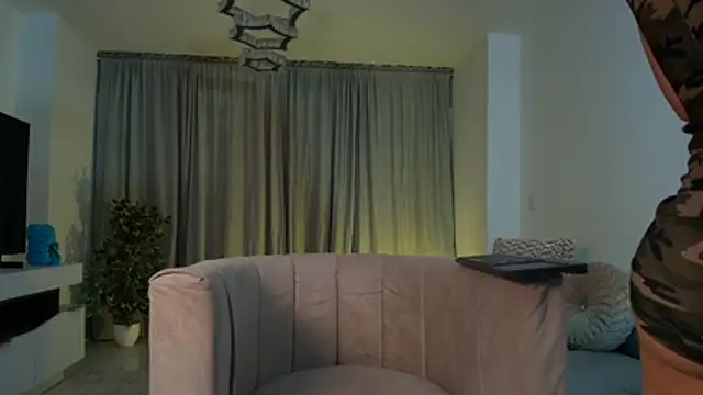 Snapshot of Evellyn_clair1 chatting on 07/14/26, 02:05 Evellyn clair1 online show from 07/14/26, 02:05