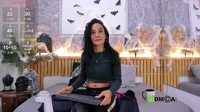 princequinn  online show from 10/14/25, 08:42