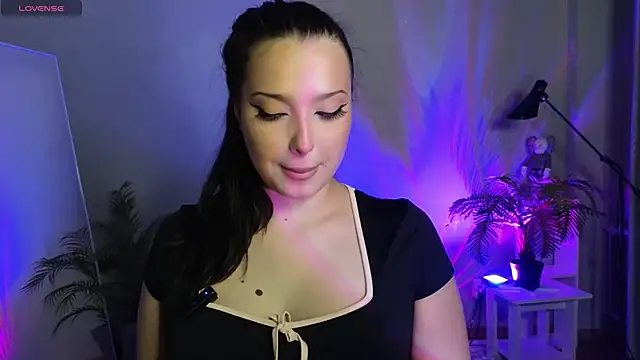 Lucy louras online show from 10/15/25, 11:54