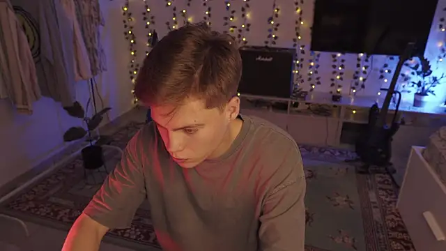 Snapshot of RusBradPitt chatting on 09/24/25, 10:18 RusBradPitt online show from 09/24/25, 10:18