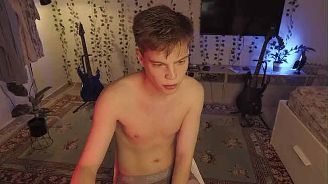 Snapshot of RusBradPitt chatting on 09/30/25, 11:04 RusBradPitt online show from 09/30/25, 11:04