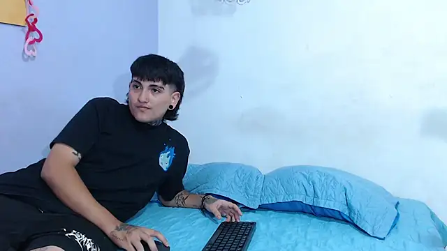 Snapshot of onixandghosty1 chatting on 12/05/25, 06:59 onixandghosty1 online show from 12/05/25, 06:59