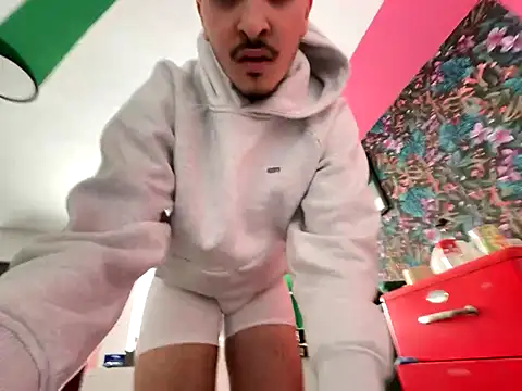 Snapshot of amo660 chatting on 12/15/25, 09:57 amo660 online show from 12/15/25, 09:57