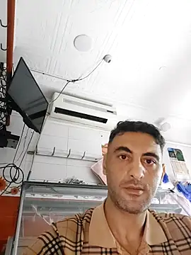 Snapshot of mahdiDido chatting on 10/19/25, 08:20 mahdiDido online show from 10/19/25, 08:20