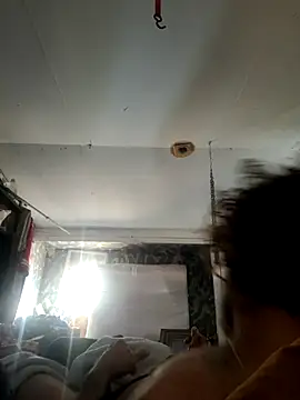 Snapshot of bearded_cross chatting on 11/21/25, 04:38 bearded cross online show from 11/21/25, 04:38