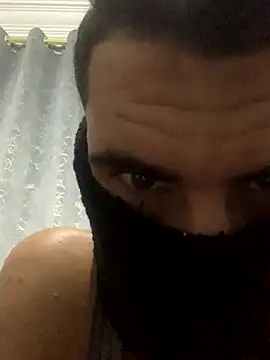 Snapshot of 3Omar45 chatting on 11/11/25, 09:48 3Omar45 online show from 11/11/25, 09:48