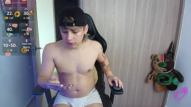 brunothompson3 online show from 10/13/25, 04:51