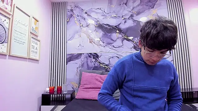 Snapshot of Desire_Ecstasy chatting on 11/04/25, 01:43 Desire Ecstasy online show from 11/04/25, 01:43