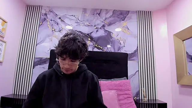 Snapshot of Desire_Ecstasy chatting on 11/18/25, 01:15 Desire Ecstasy online show from 11/18/25, 01:15