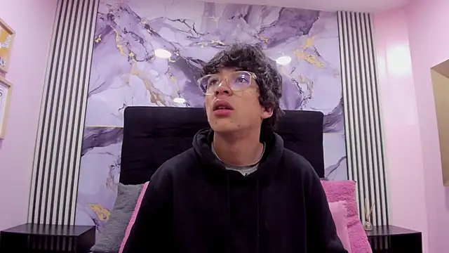 Snapshot of Desire_Ecstasy chatting on 11/21/25, 01:10 Desire Ecstasy online show from 11/21/25, 01:10