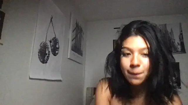petitelatinateen online show from 09/18/25, 07:32